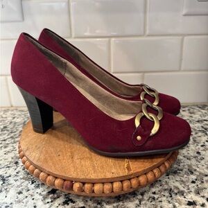 Elegant Burgundy Heels with Chain Detail